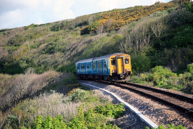 The St Ives train © roger geach cc-by-sa/2.0 :: Geograph Britain and ...