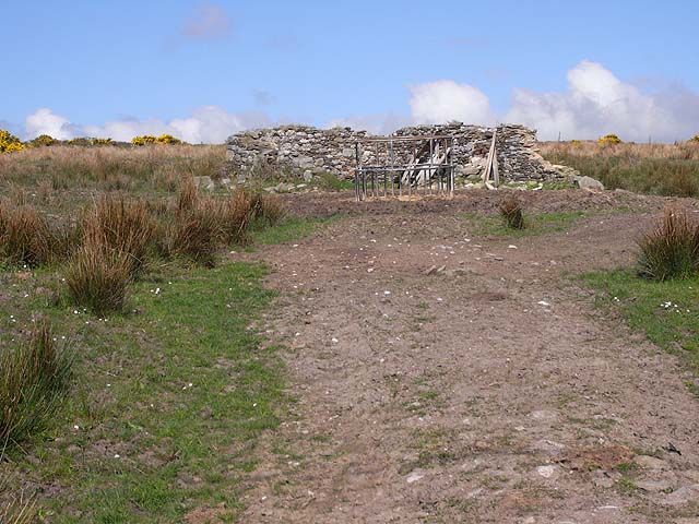 Ruined barn and cattle feeder at... © Oliver Dixon cc-by-sa/2.0 ...