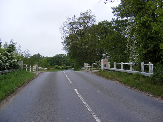 A1094  Farnham Road and Bridge
