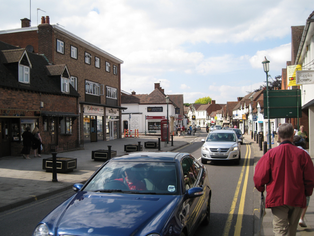 Knowle High Street looking north © Robin Stott cc-by-sa/2.0 :: Geograph ...