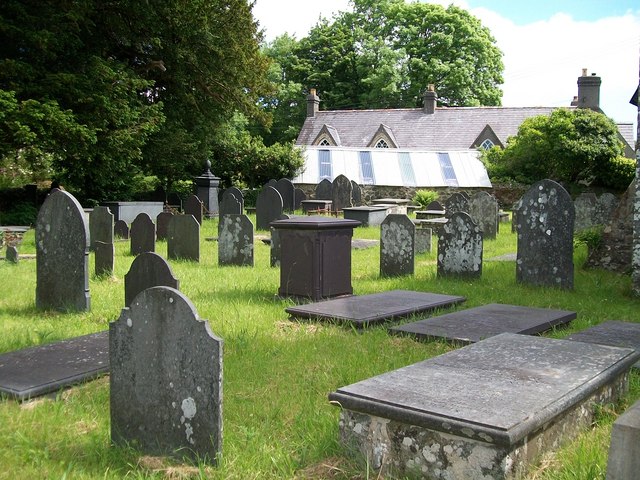 The Churchyard of Eglwys St. Ioan Fedyddiwr, Llanystumdwy