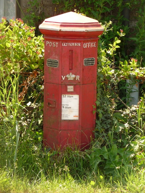 Holwell: postbox № DT9 4, Barnes Cross