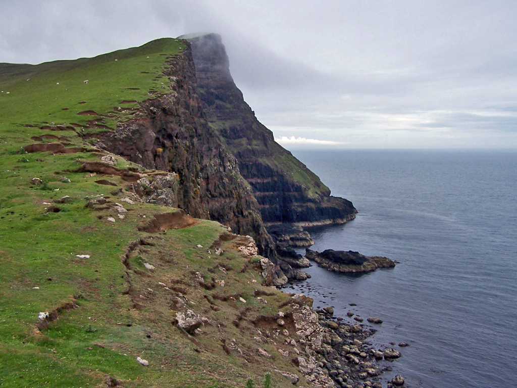 Cliff edge towards Gob na Hoe © Richard Dorrell cc-by-sa/2.0 ...