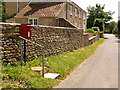 Stourton Caundle: postbox № DT10 138