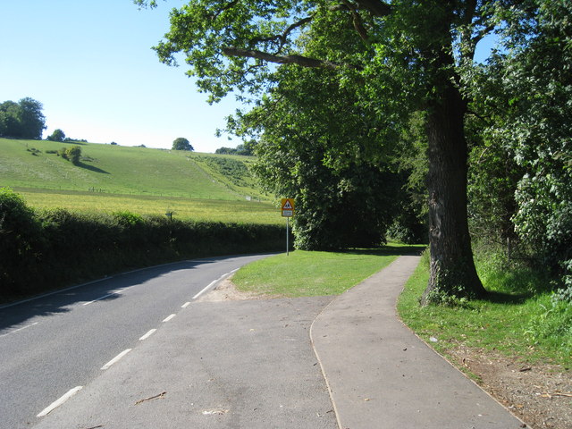 Footpath along Valley Road