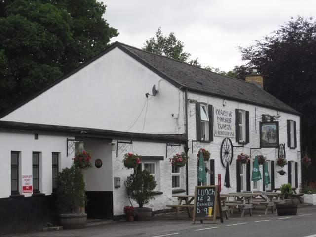 Llangynidr: the Coach and Horses Tavern © Keith Salvesen cc-by-sa/2.0 ...