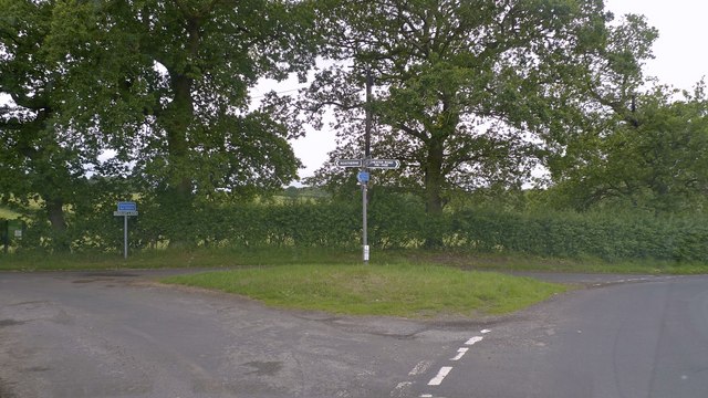 Junction of lanes near Briddon Weir, Rostherne, Cheshire