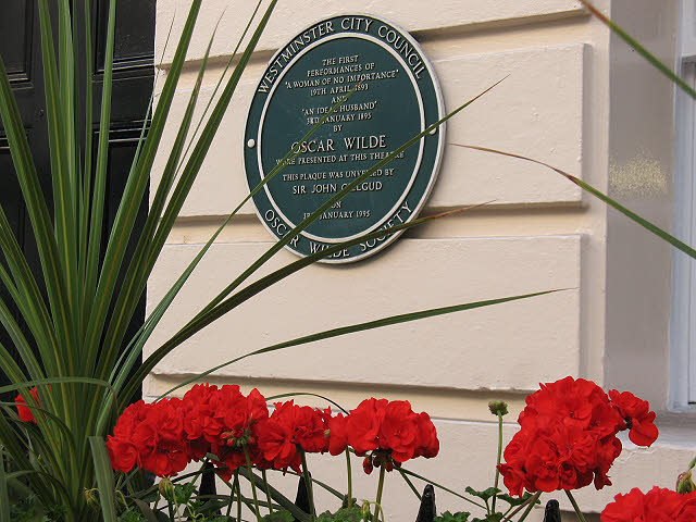 Plaque to Oscar Wilde in Suffolk Street