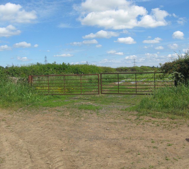 Gate in to the fields near Hassington