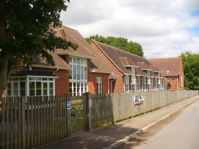 Long Sutton School © Colin Smith cc-by-sa/2.0 :: Geograph Britain and ...