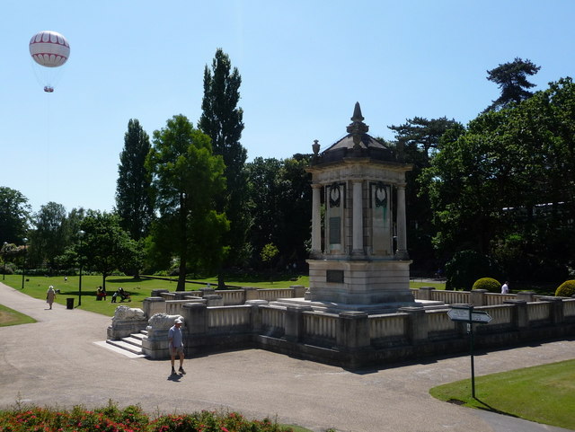 Bournemouth: the cenotaph and the balloon