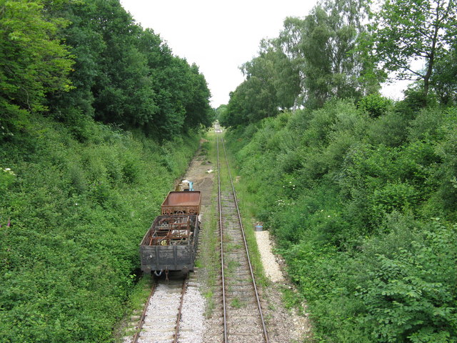 Rail track and trackbed north to Dingley Dell terminus