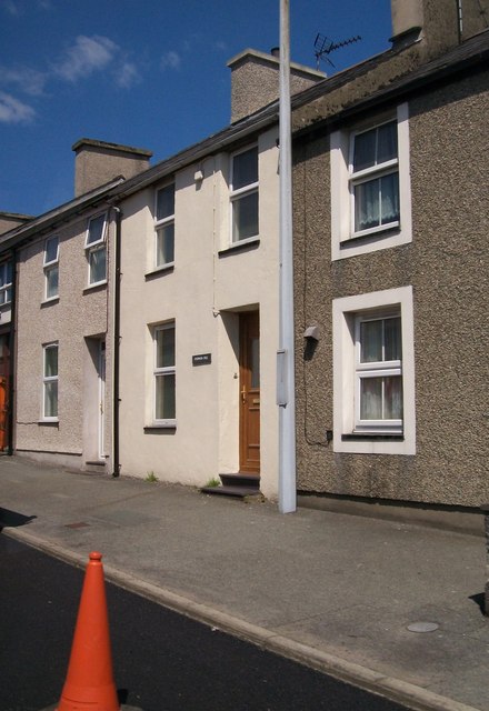 Terraced houses on Caernarfon Road, Y Ffor