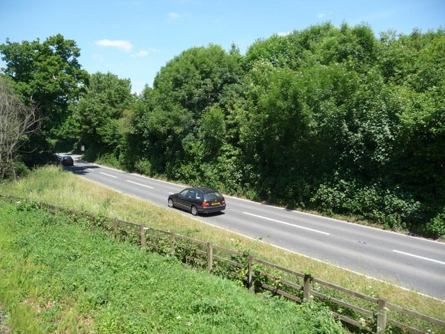 A384 diverging from the railway line