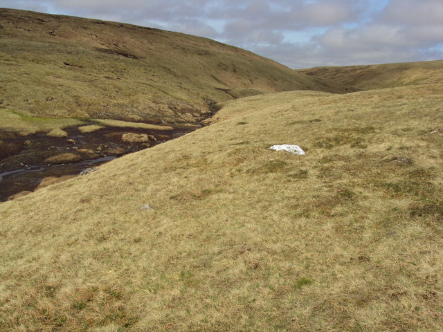 Shallow bealach & burn between Carn Sgulain and Meall a' Bhothain