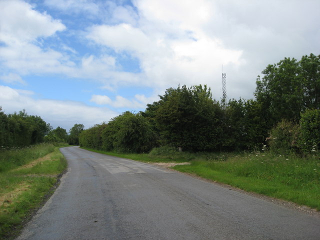 Road to Skendleby  before it crosses the A1028