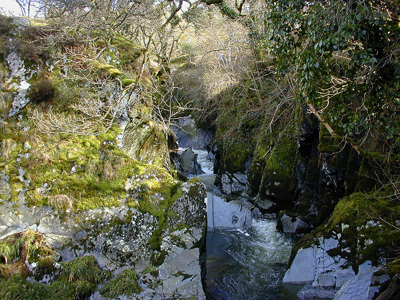 Afon Mynach © Nigel Brown cc-by-sa/2.0 :: Geograph Britain and Ireland