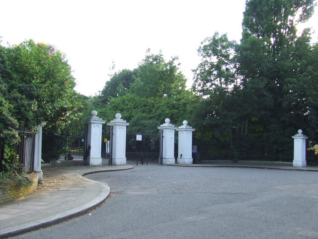 Cemetery gates, Brockley