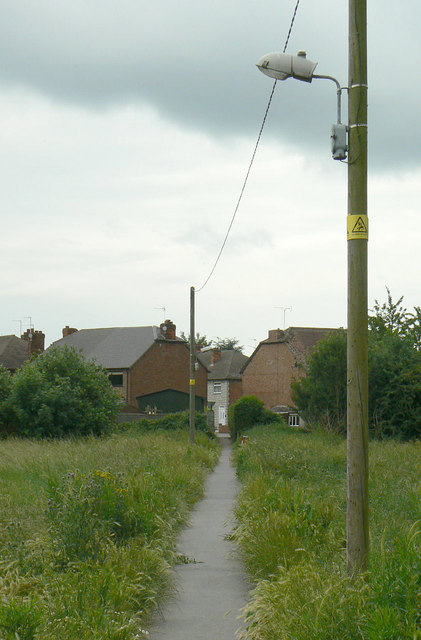 Footpath to Cleveland Avenue