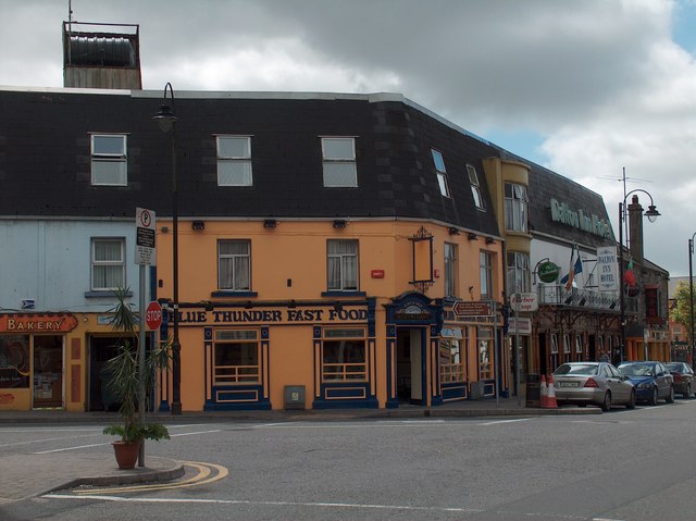 Blue Thunder Fast Food in the centre of... © Neil Theasby cc-by-sa/2.0 ...