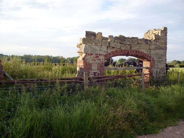 Interesting ruin on Bridleway