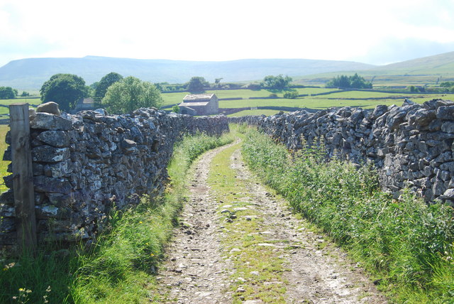 Farm track leading towards Foss Barn