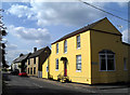 Yellow House in Over