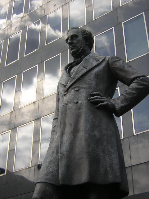 Robert Stephenson statue, Euston station forecourt
