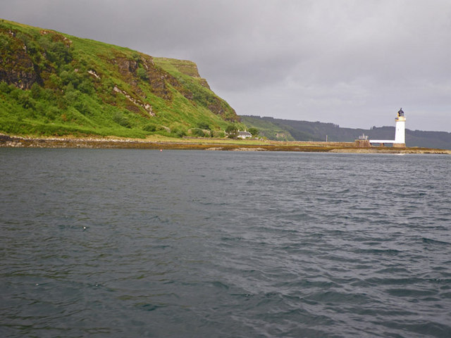Shoreline south of the Rubha nan Gall light