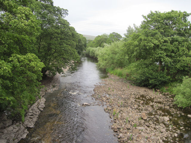 River Ure downstream at Yorebridge © John Firth cc-by-sa/2.0 ...