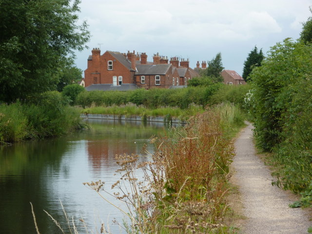 By the canal into Retford from the northeast