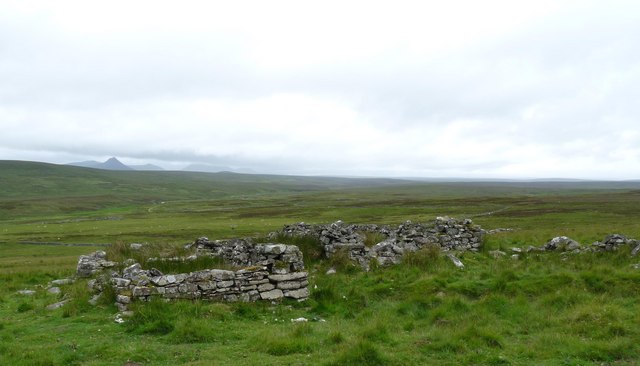 Ruined farmstead below Cnoc Fuarain