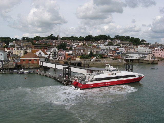 Passenger ferry terminal at Cowes © Gareth James cc-by-sa/2.0 ...