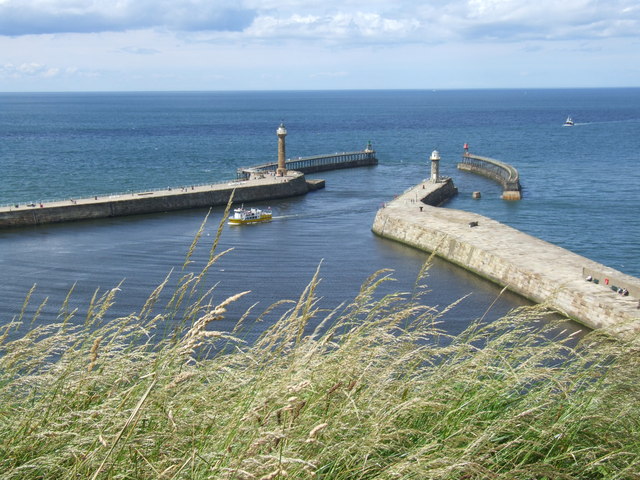 Harbour Entrance Whitby © Roger Pagram cc-by-sa/2.0 :: Geograph Britain ...