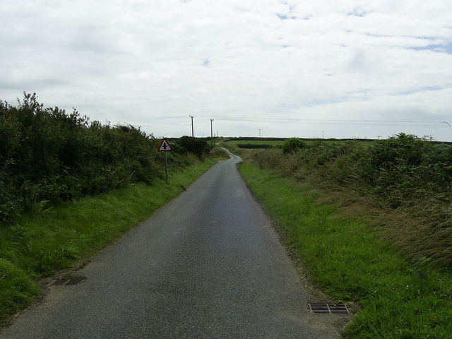 Approaching the crossroads near Trefgarn Owen
