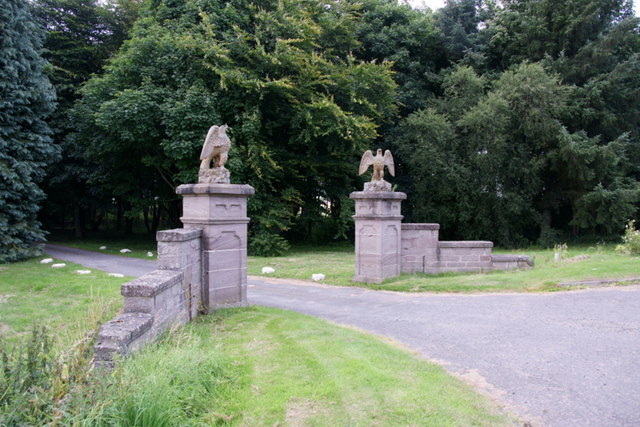 Gateposts for Kinloch House, Longleys