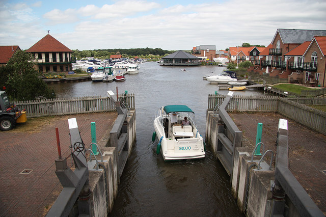 Burton Waters marina Richard Croft cc by sa 2.0 Geograph