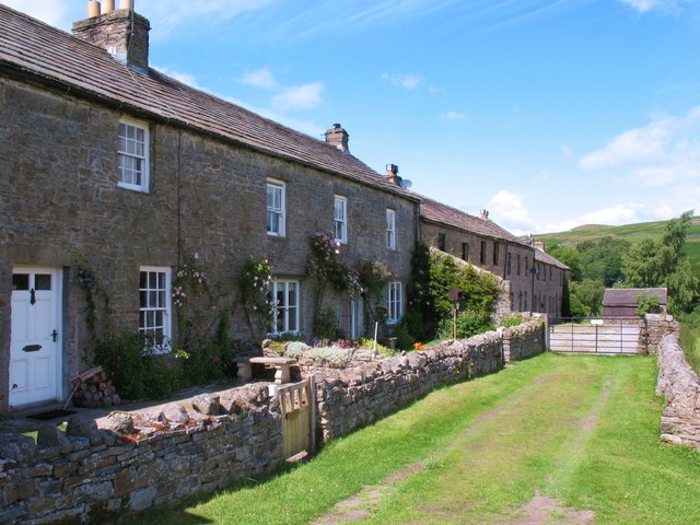 Cottages at CB yard © Gordon Hatton cc-by-sa/2.0 :: Geograph Britain ...