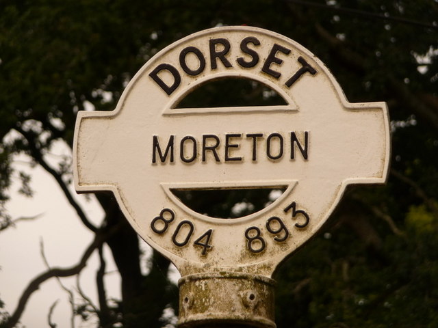 Moreton: finger-post detail