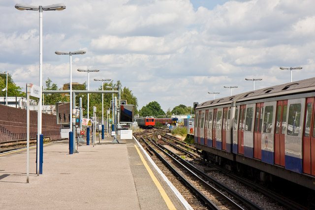 Wimbledon Station (District Line) © Martin Addison cc-by-sa/2.0 ...