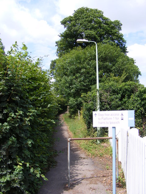 Footpath to the A144 Norwich Road
