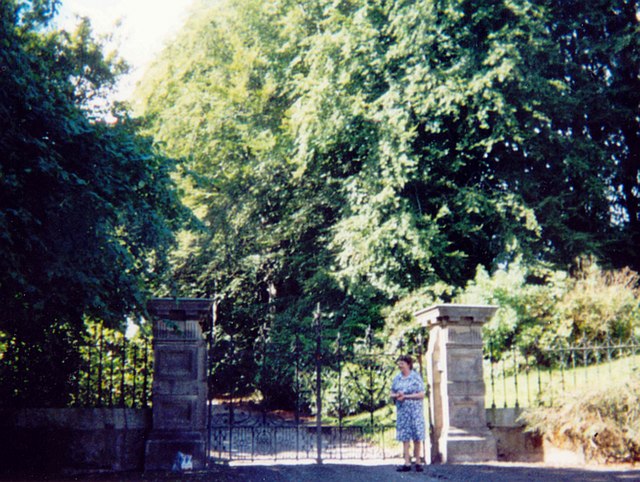 Gates to Altidore Castle