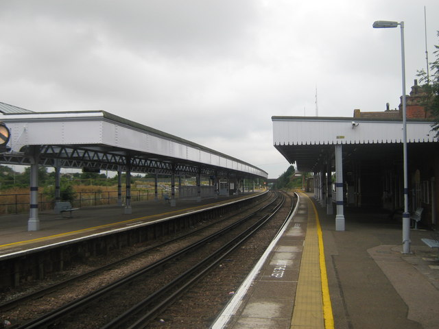 Herne Bay Railway Station Platforms © David Anstiss Geograph Britain