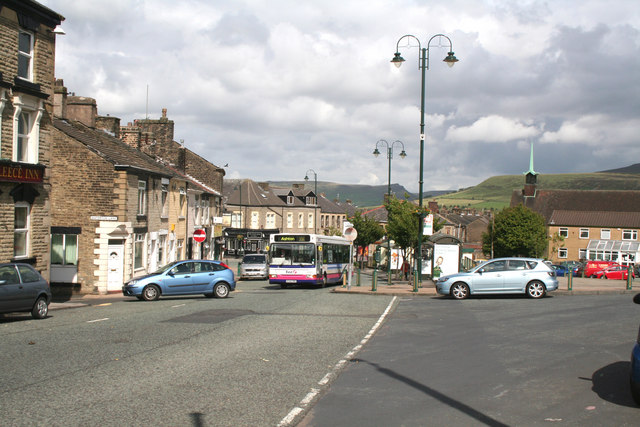 Mossley: bus in Town Centre © Dr Neil Clifton cc-by-sa/2.0 :: Geograph ...