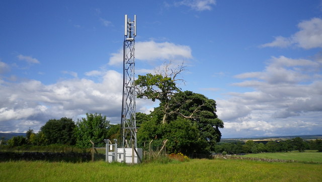 Mobile phone mast near Leadmachany