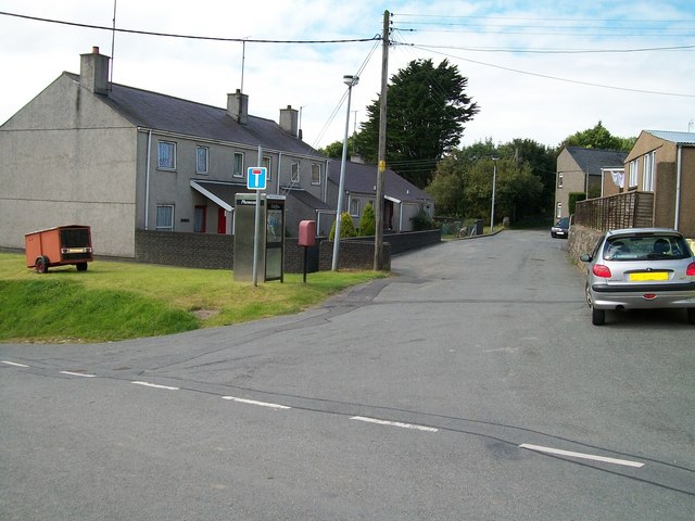 Houses at Bryn Mair, Bryncroes © Eric Jones cc-by-sa/2.0 :: Geograph ...