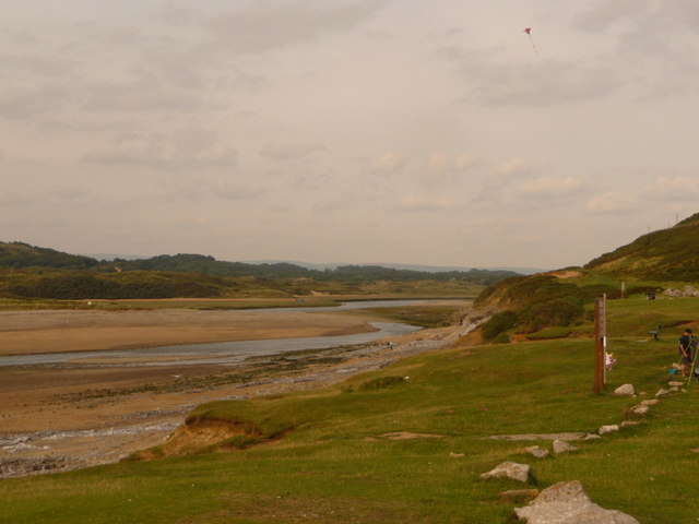 Ogmore-by-Sea: kite above Ogmore River