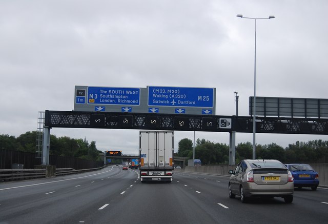 M25: anti-clockwise near Egham © N Chadwick cc-by-sa/2.0 :: Geograph ...