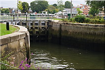 TQ1671 : Teddington Lock, River Thames by Peter Trimming