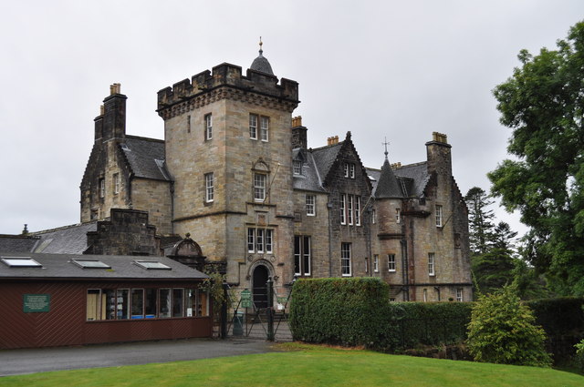 Torosay Castle © Nick Mutton cc-by-sa/2.0 :: Geograph Britain and Ireland